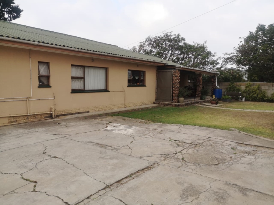 5 Bedroom Property for Sale in Despatch Central Eastern Cape